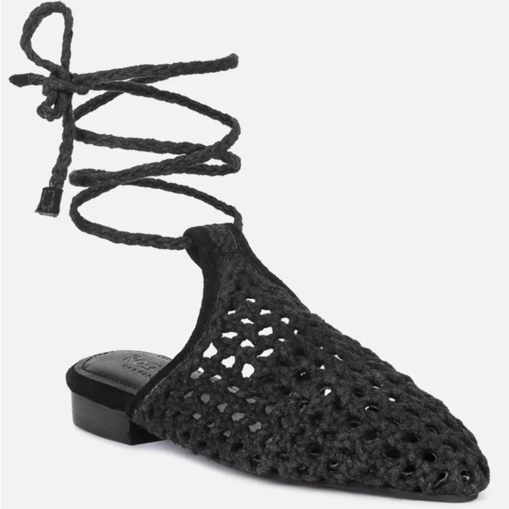 Rag & Co

TUTSI
Black Handwoven Honeycomb Tie Up Flat Mules Size 8 1/2